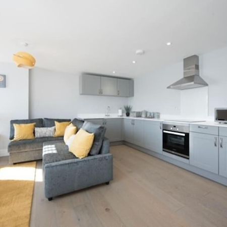 Beautiful, Spacious 1 Bed Flat Брентвуд Экстерьер фото