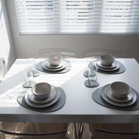 Beautiful, Spacious 1 Bed Flat Брентвуд Экстерьер фото