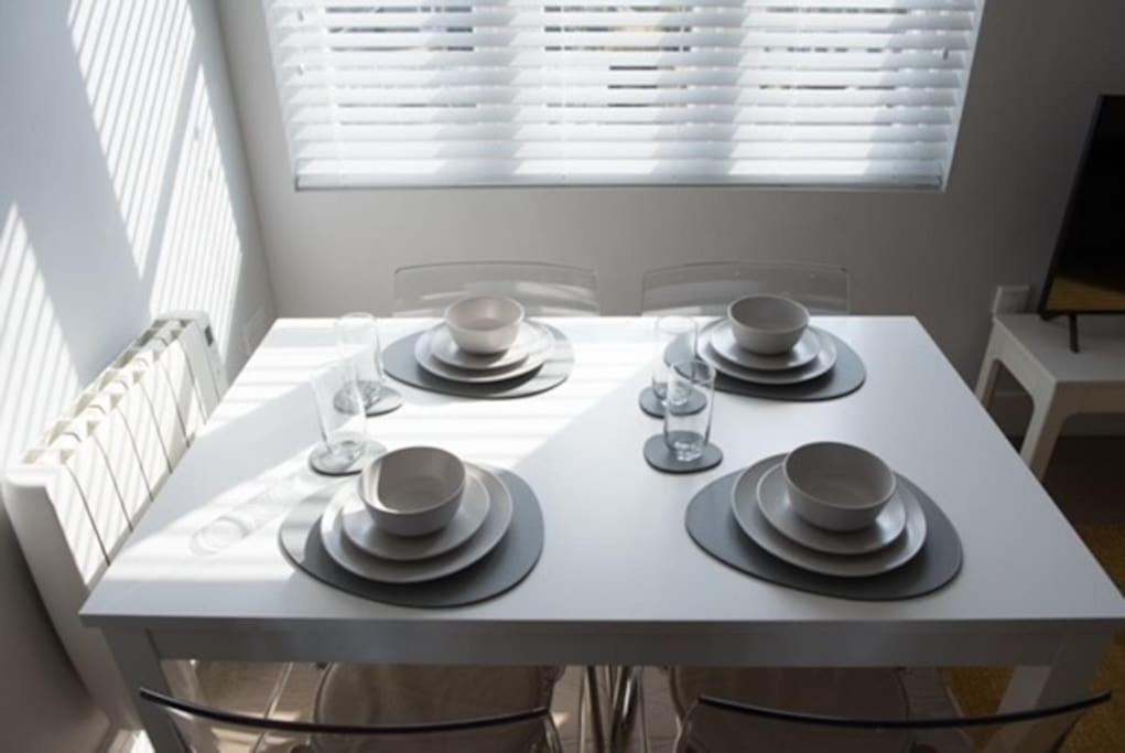 Beautiful, Spacious 1 Bed Flat Брентвуд Экстерьер фото