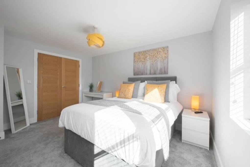 Beautiful, Spacious 1 Bed Flat Брентвуд Экстерьер фото
