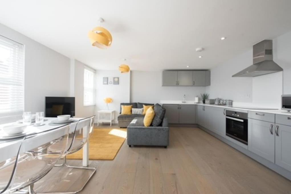 Beautiful, Spacious 1 Bed Flat Брентвуд Экстерьер фото