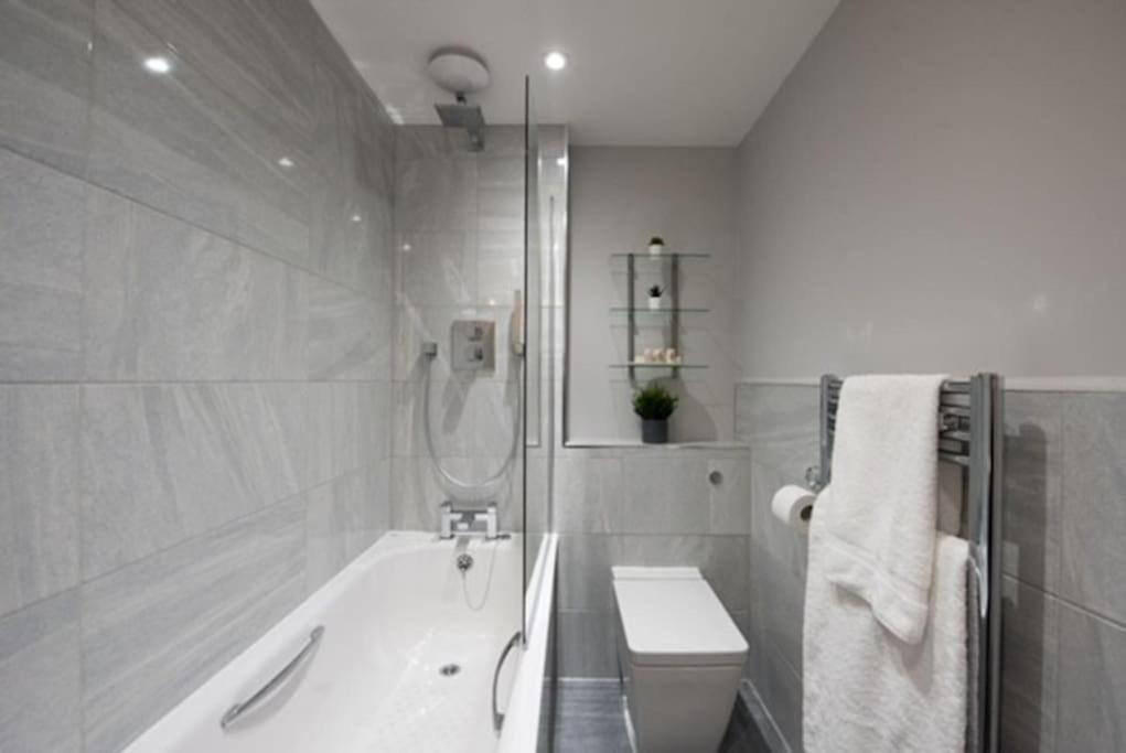 Beautiful, Spacious 1 Bed Flat Брентвуд Экстерьер фото