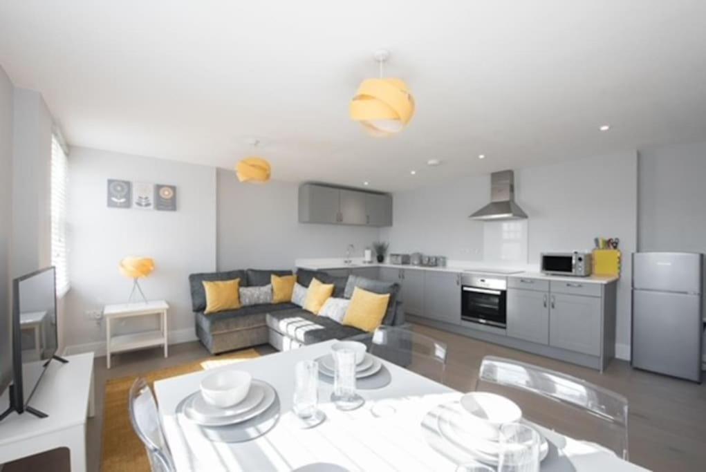 Beautiful, Spacious 1 Bed Flat Брентвуд Экстерьер фото