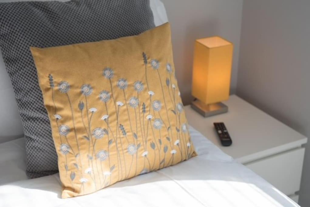 Beautiful, Spacious 1 Bed Flat Брентвуд Экстерьер фото