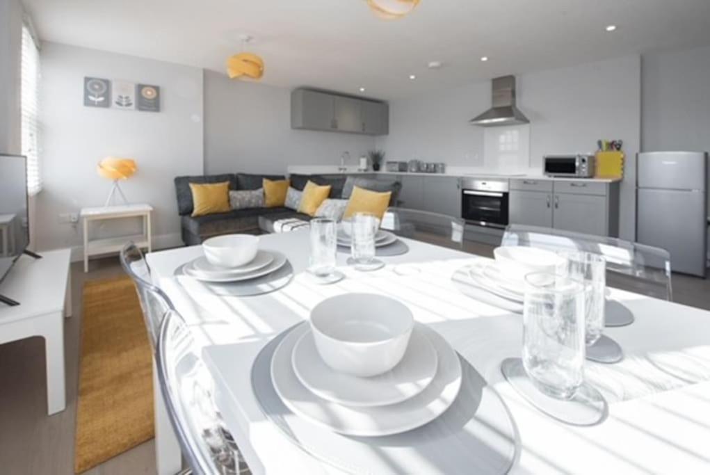 Beautiful, Spacious 1 Bed Flat Брентвуд Экстерьер фото